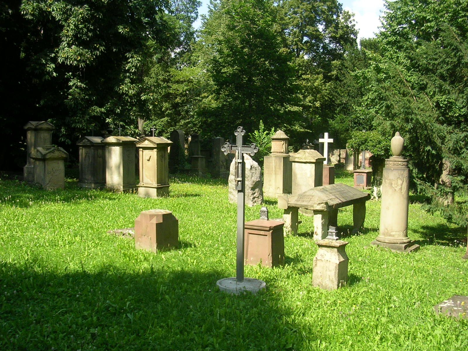 Historische Grabdenkmale auf dem Hoppenlaufriedhof – Hoppenlaufriedhof